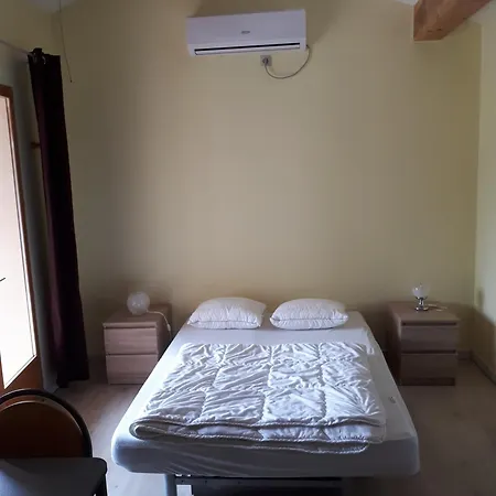 Villa Maison Des Levriers Met Zwemvijver En Airco In Katharenland Luc-sur-Aude