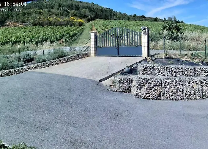 Maison Des Levriers Met Zwemvijver En Airco In Katharenland Luc-sur-Aude